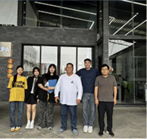 SIUPA working with clients photo 02