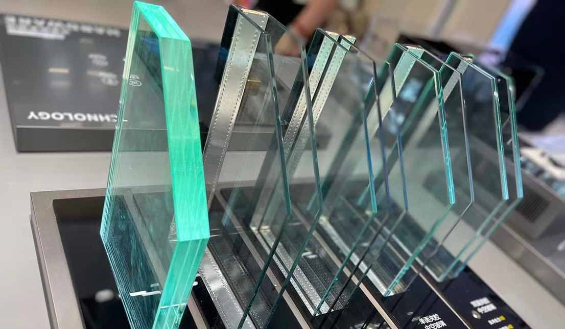 Aluminium sliding window Glass design